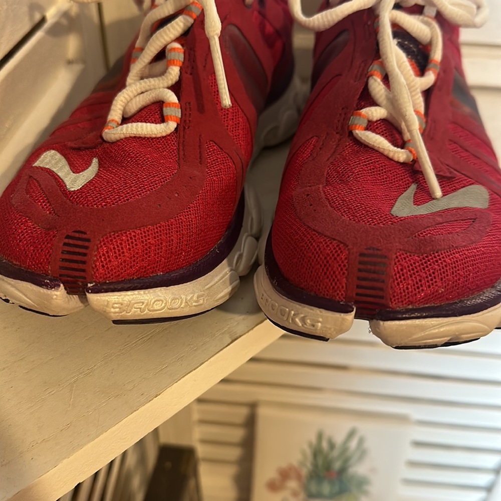 Brooks limited pure flow athletic shoe pink and purple - Picture 3 of 7